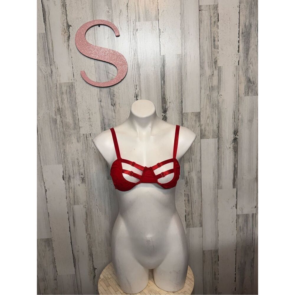 PrettyLittleThing Red Strappy Cutout Bra - Size S